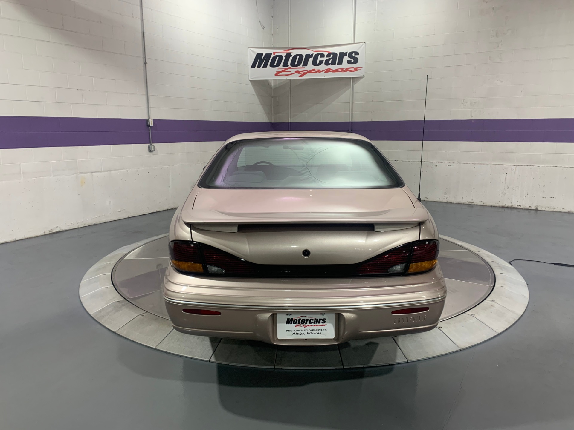 Used-1999-Pontiac-Bonneville-SE