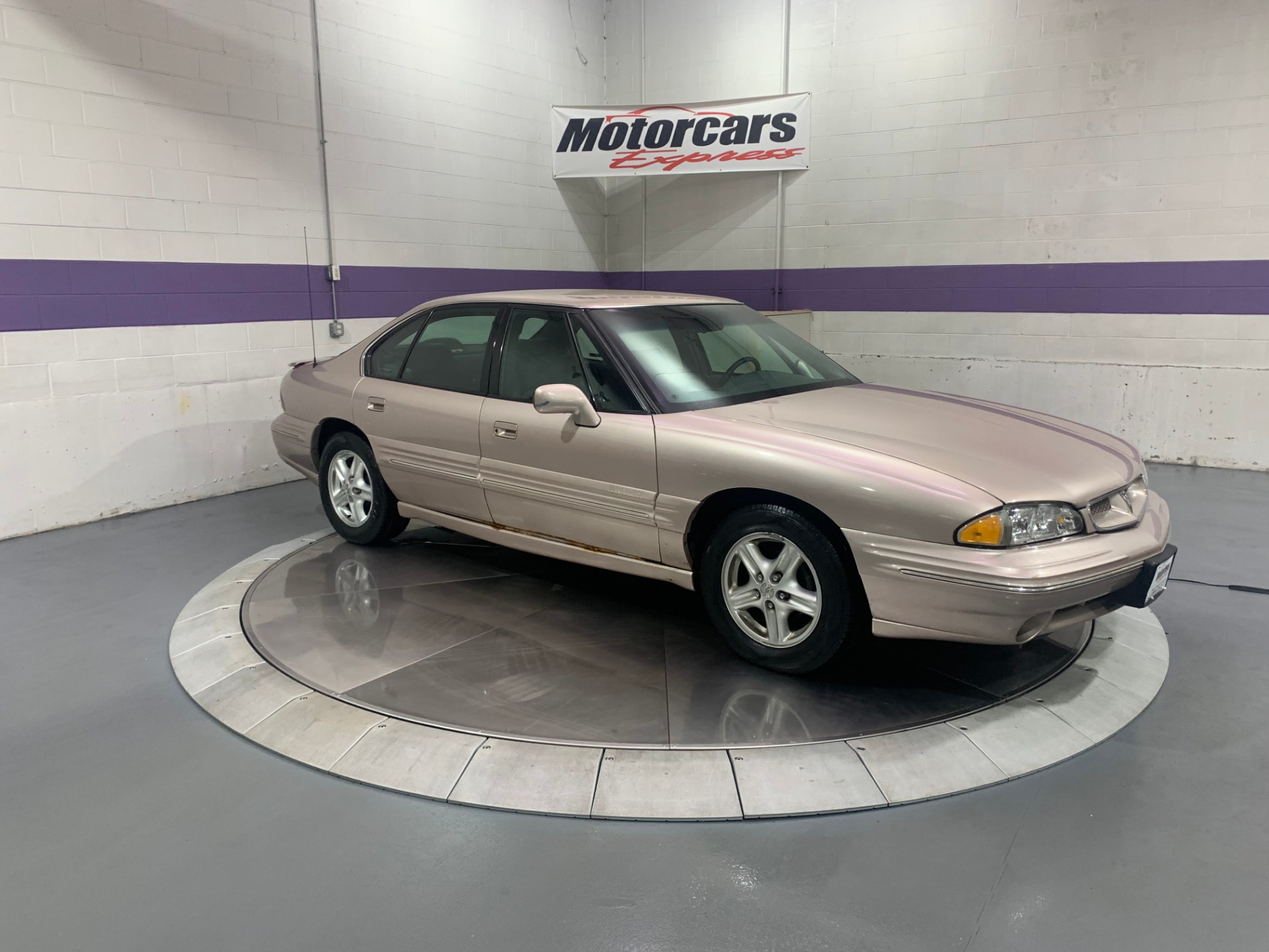 Used-1999-Pontiac-Bonneville-SE