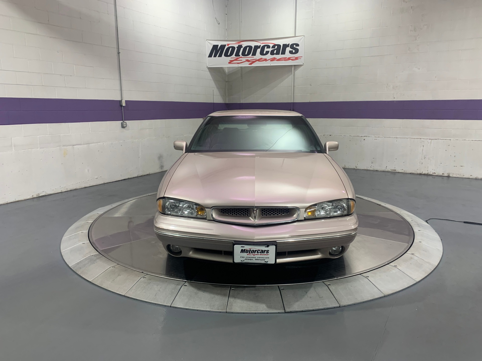 Used-1999-Pontiac-Bonneville-SE
