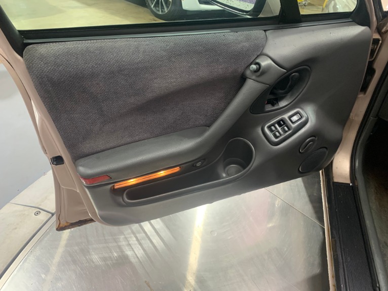Used-1999-Pontiac-Bonneville-SE