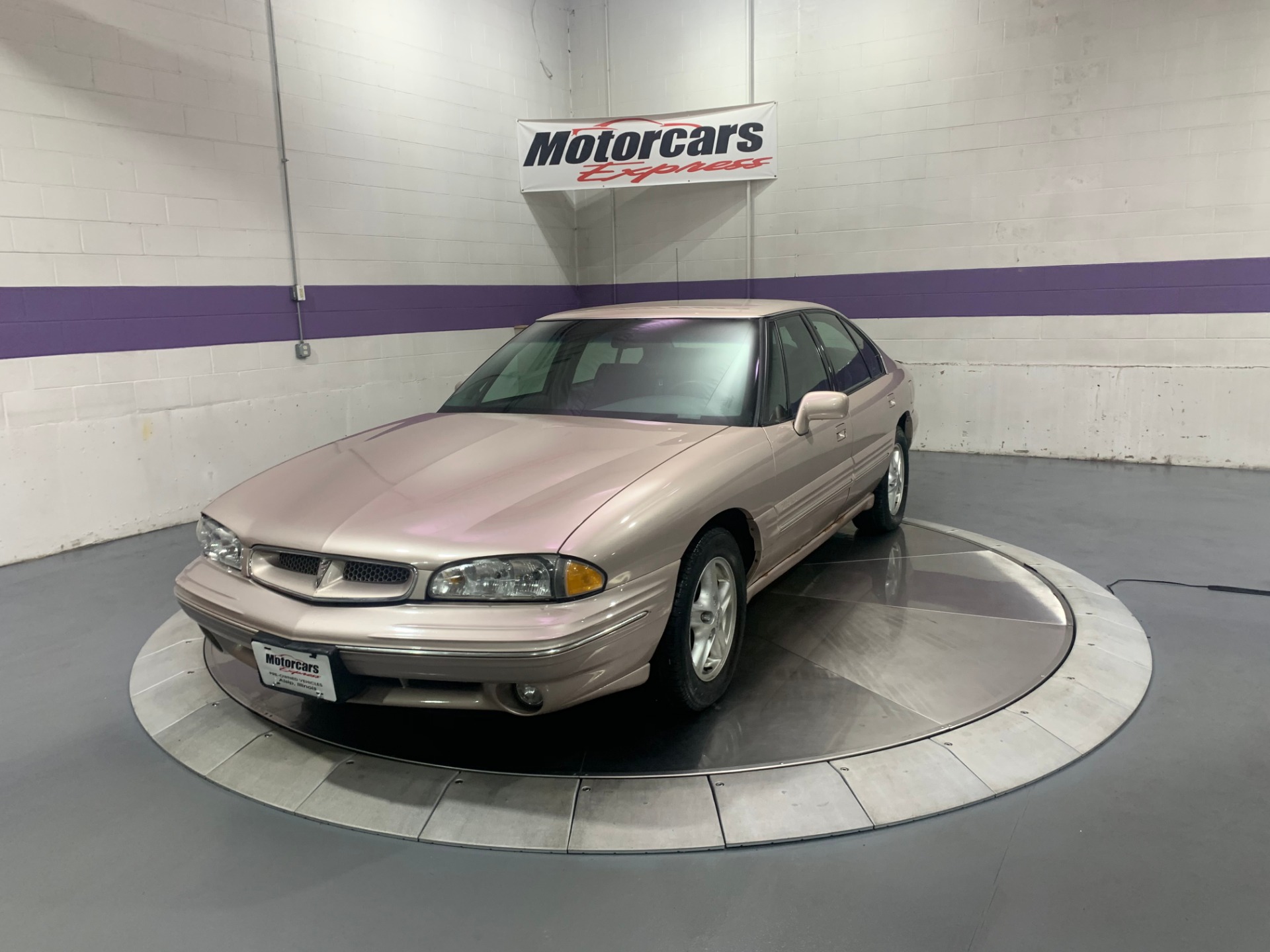 Used-1999-Pontiac-Bonneville-SE