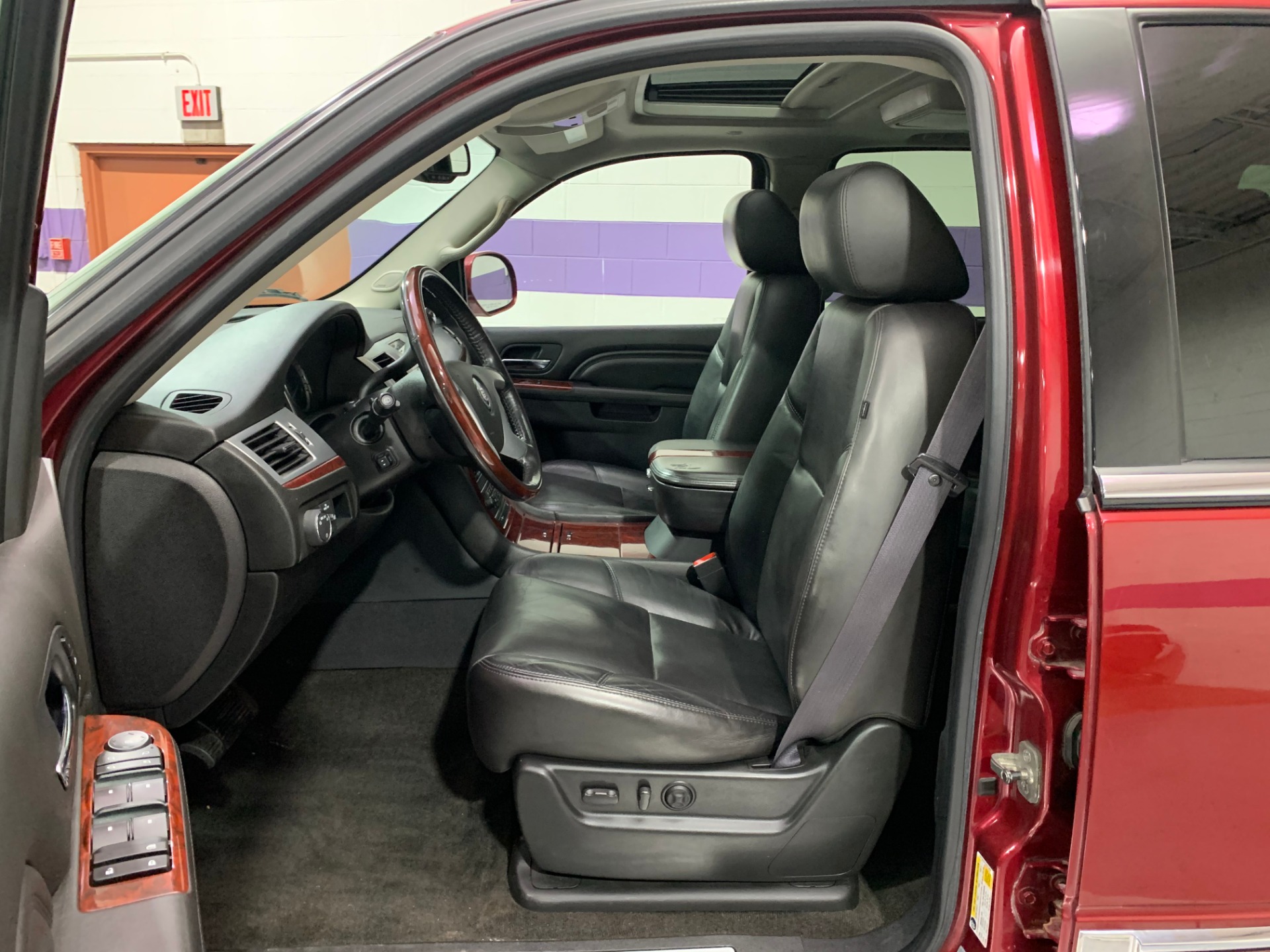 Used-2011-Cadillac-Escalade-Premium