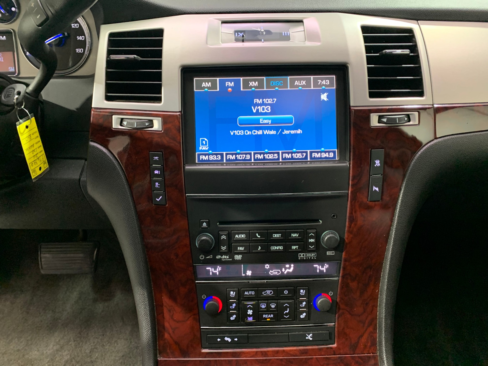 Used-2011-Cadillac-Escalade-Premium