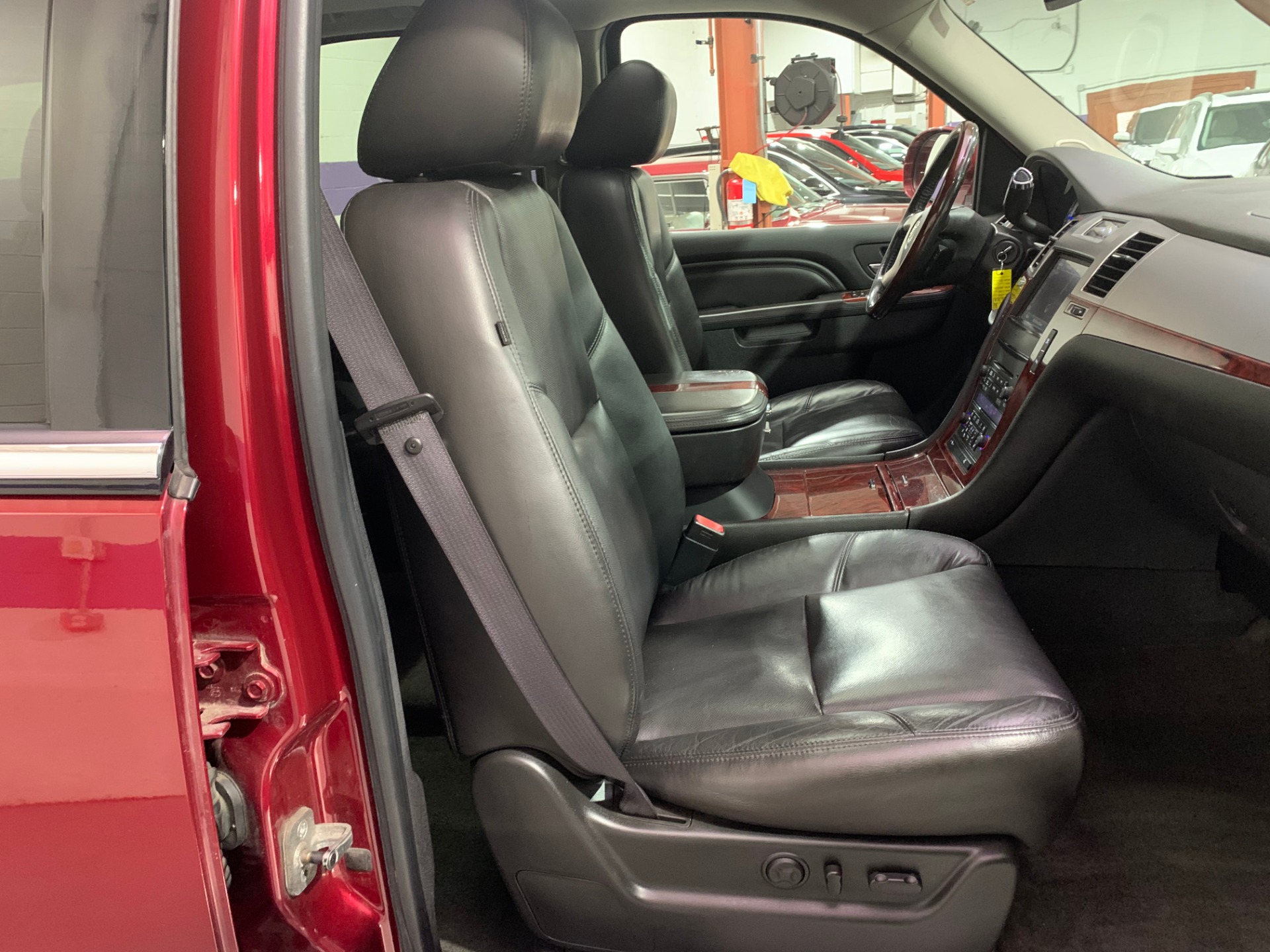 Used-2011-Cadillac-Escalade-Premium
