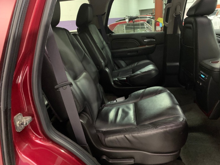 Used-2011-Cadillac-Escalade-Premium