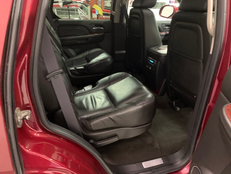 Used-2011-Cadillac-Escalade-Premium