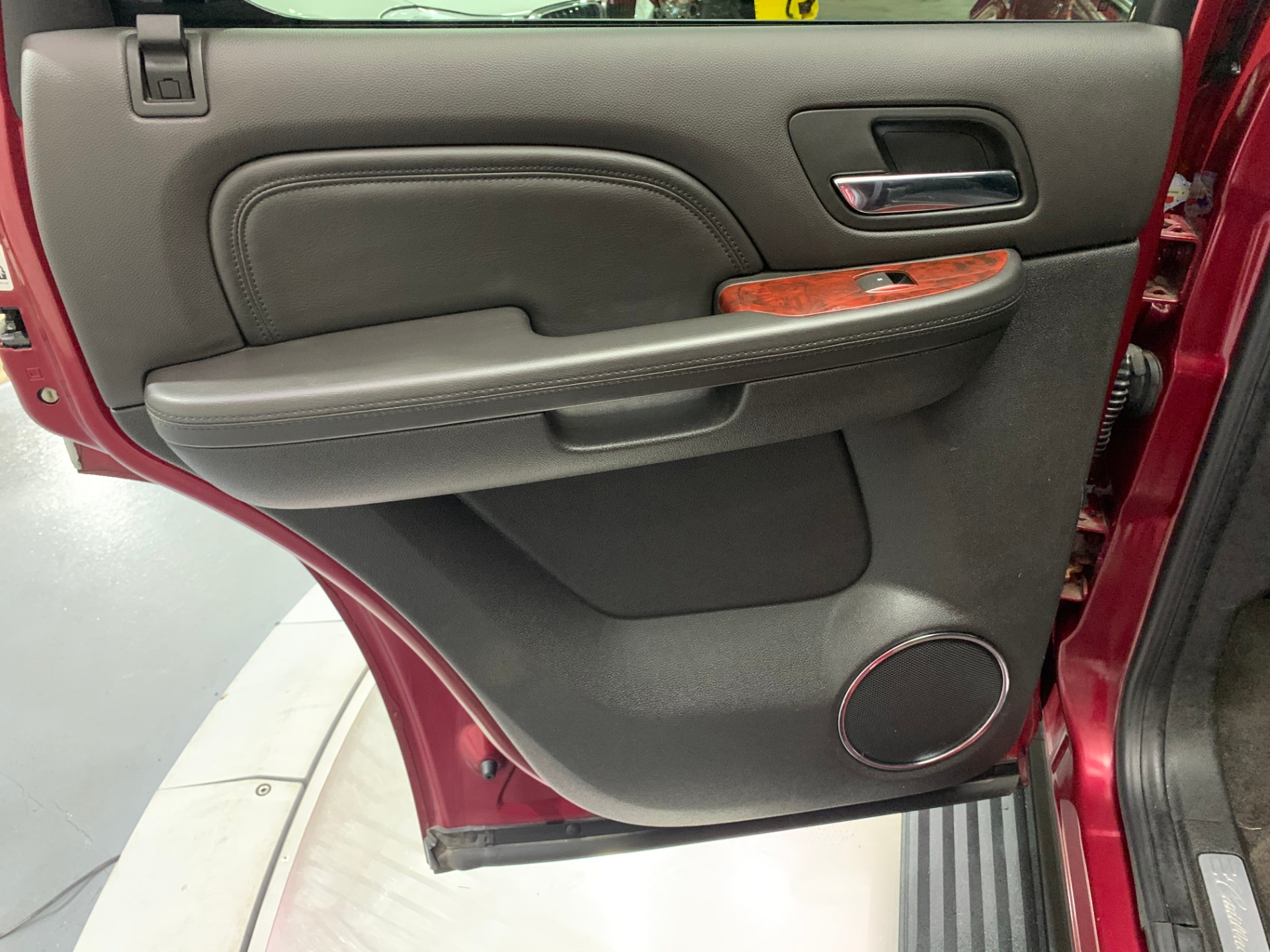 Used-2011-Cadillac-Escalade-Premium