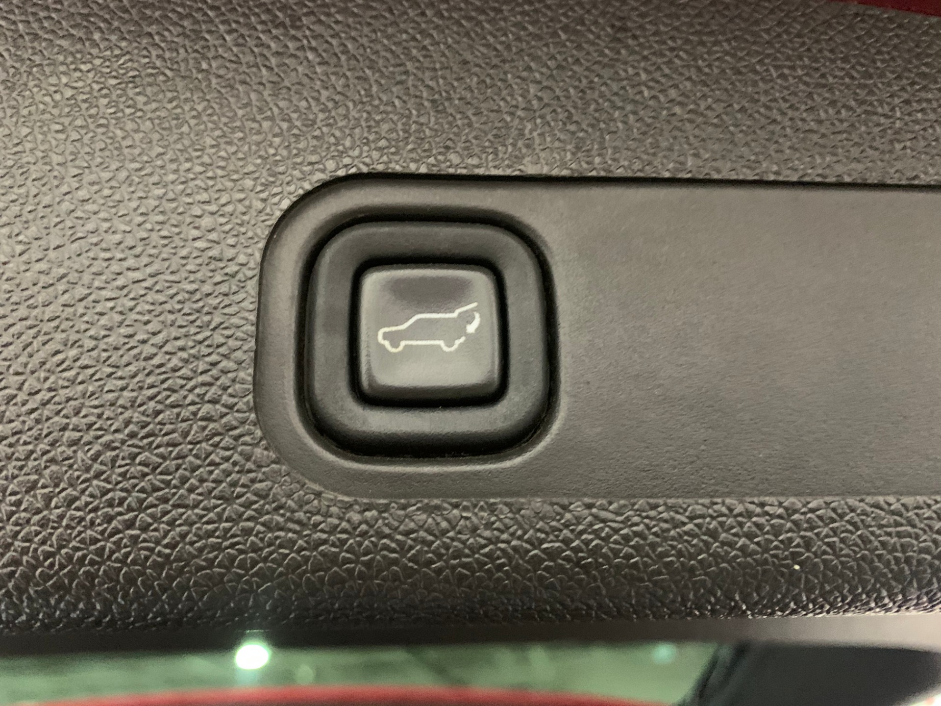 Used-2011-Cadillac-Escalade-Premium
