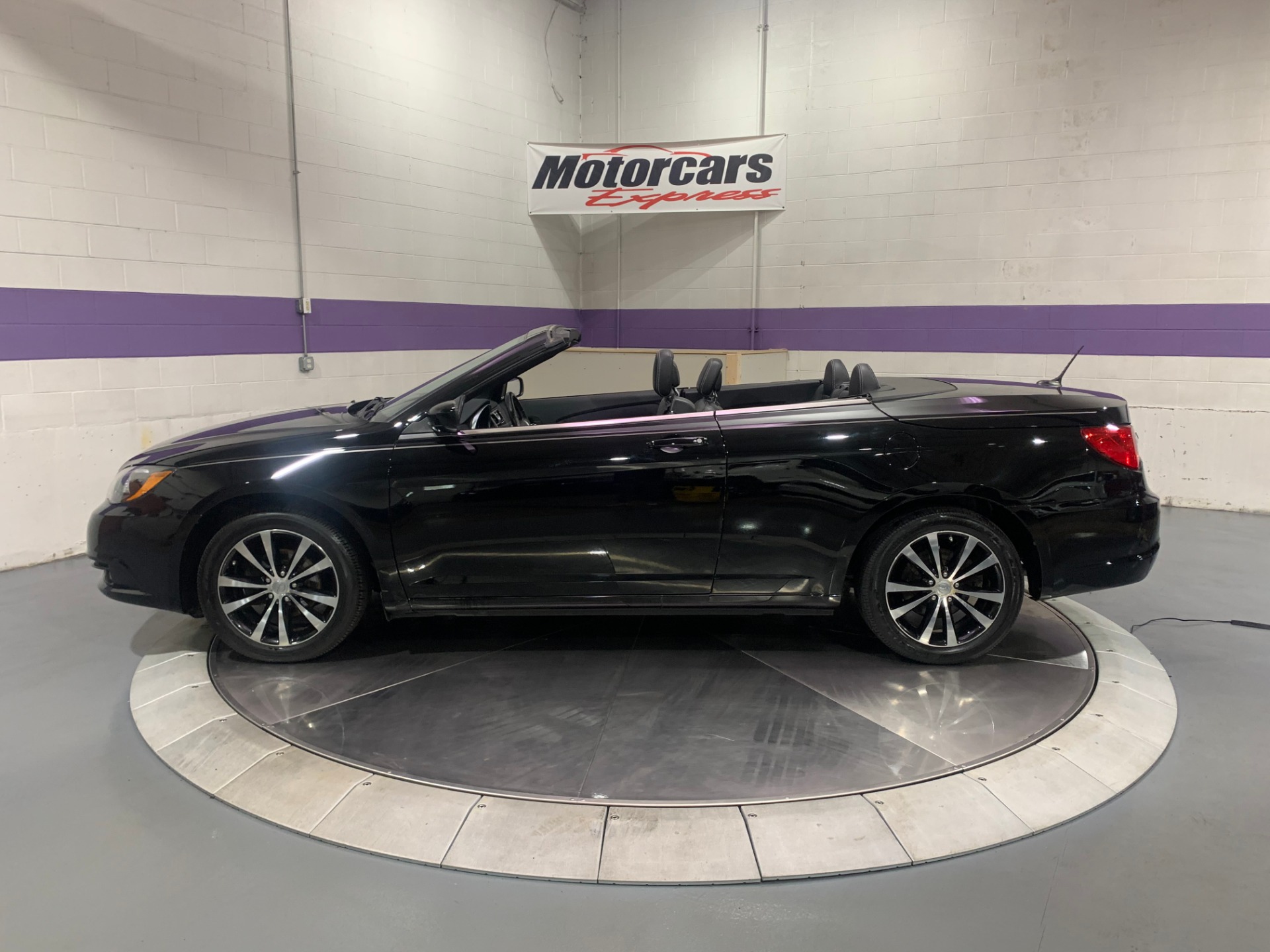 Used-2011-Chrysler-200-Convertible-S