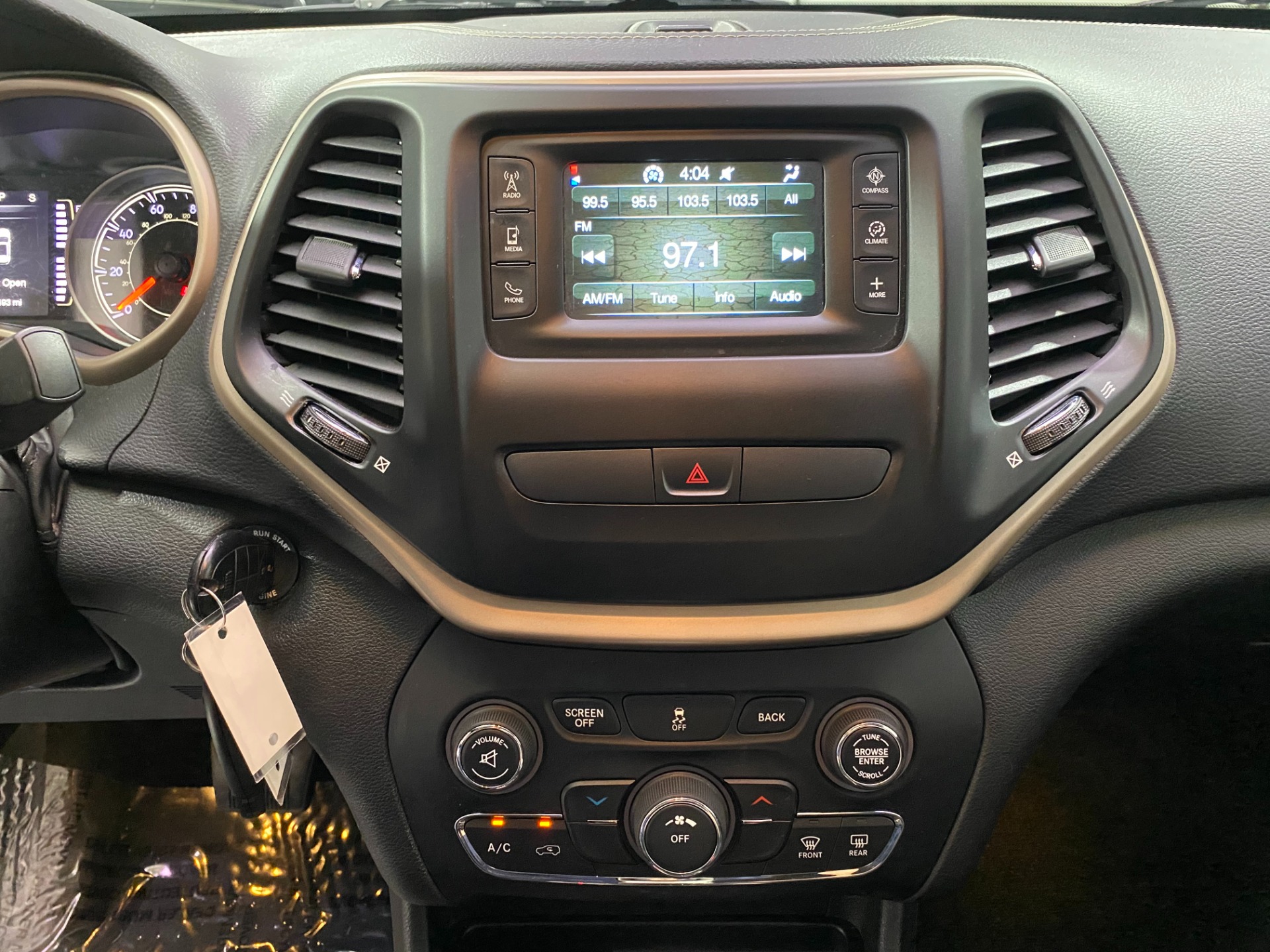 Used-2015-Jeep-Cherokee-Latitude-4X4