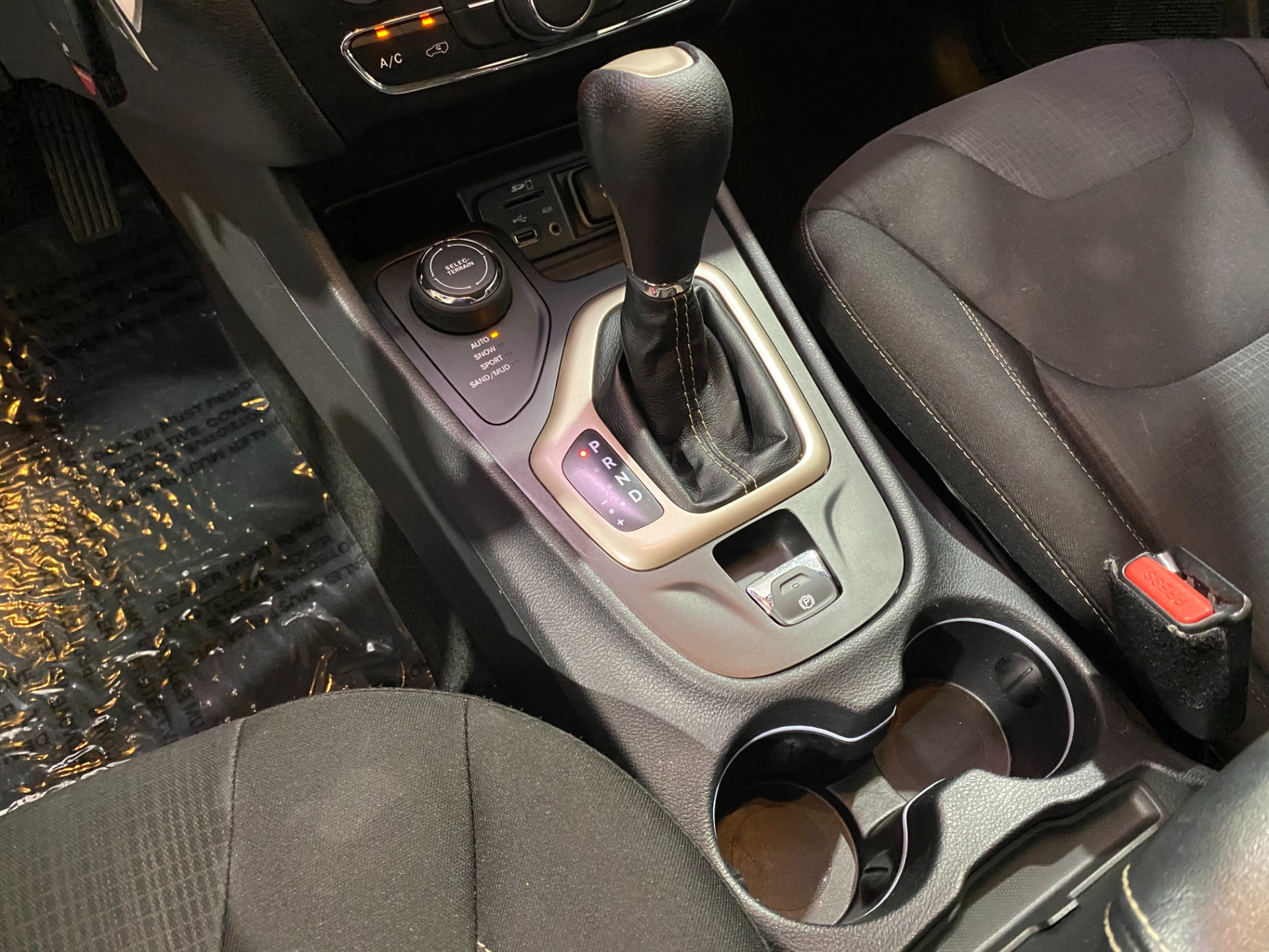 Used-2015-Jeep-Cherokee-Latitude-4X4