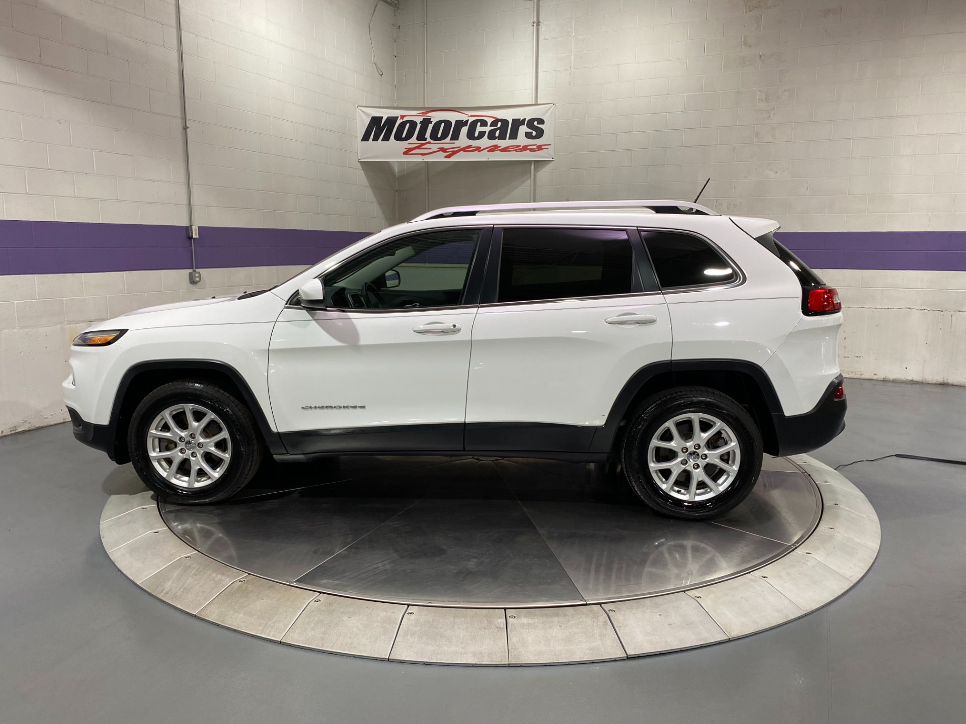 Used-2015-Jeep-Cherokee-Latitude-4X4