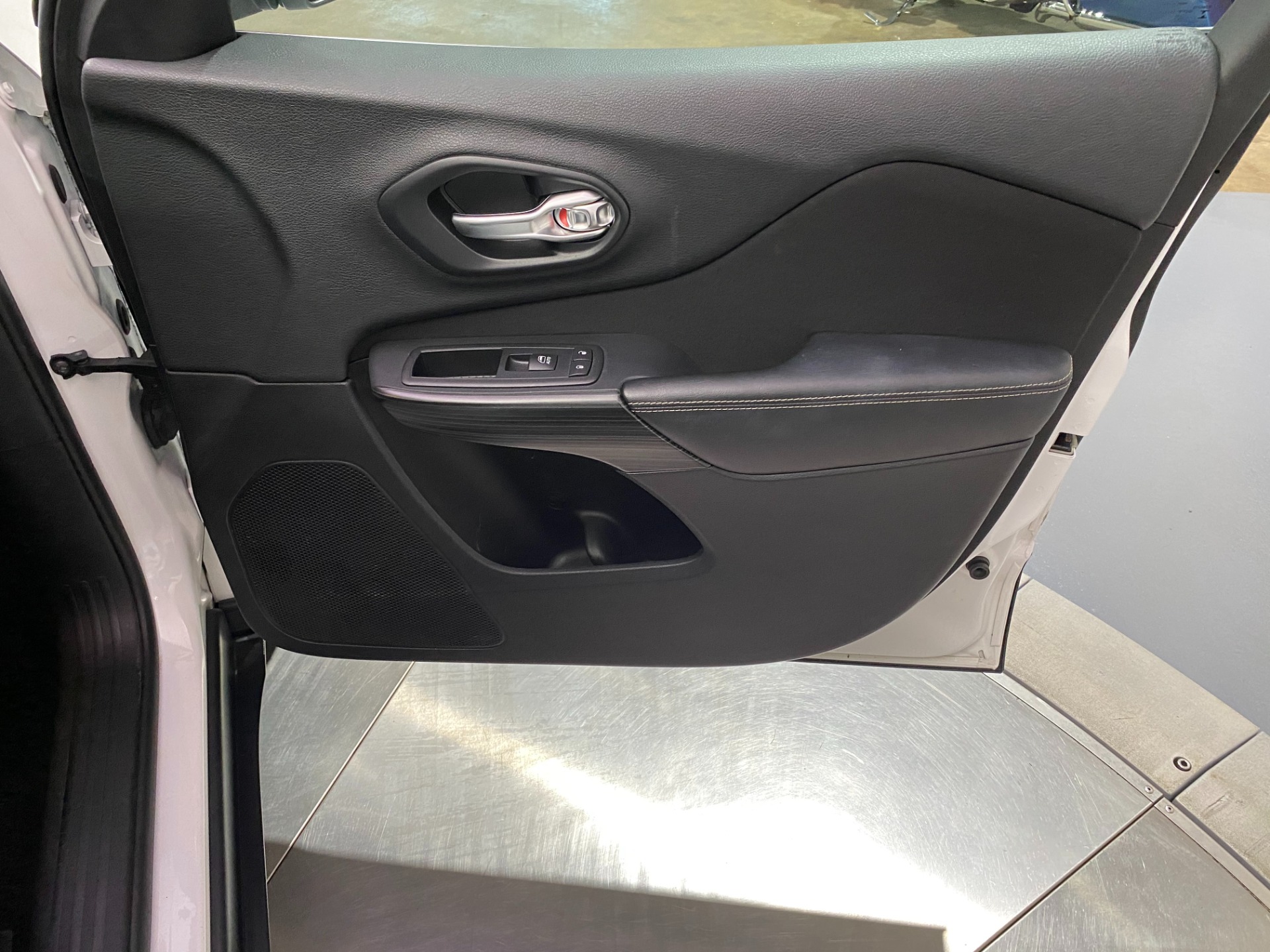 Used-2015-Jeep-Cherokee-Latitude-4X4