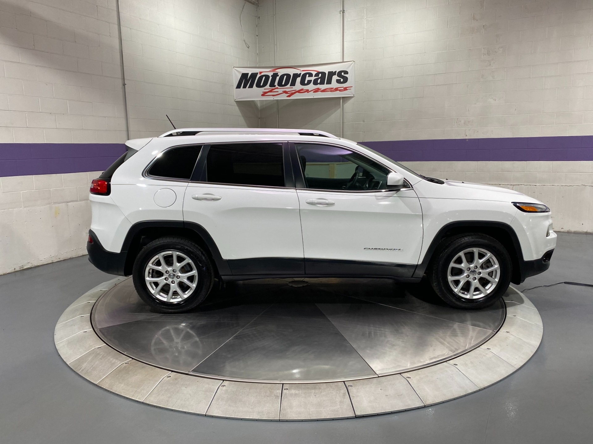 Used-2015-Jeep-Cherokee-Latitude-4X4