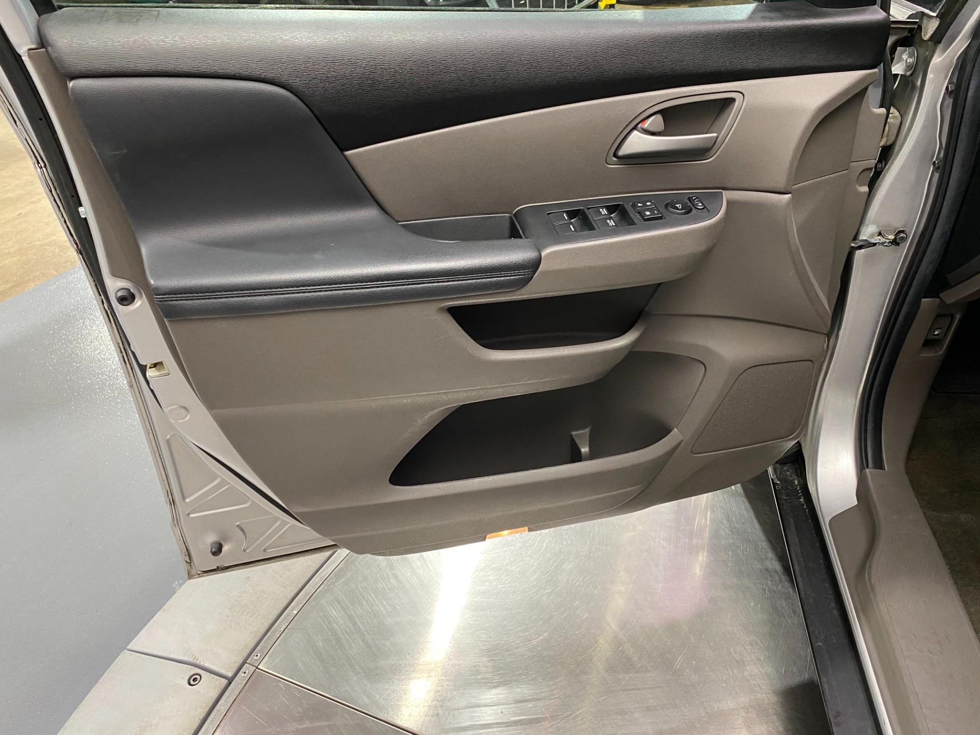 Used-2011-Honda-Odyssey-EX-FWD