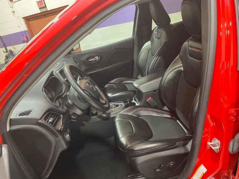 Used-2019-Jeep-Cherokee-Trailhawk-4X4