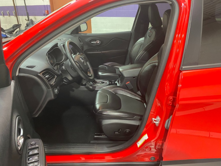 Used-2019-Jeep-Cherokee-Trailhawk-4X4