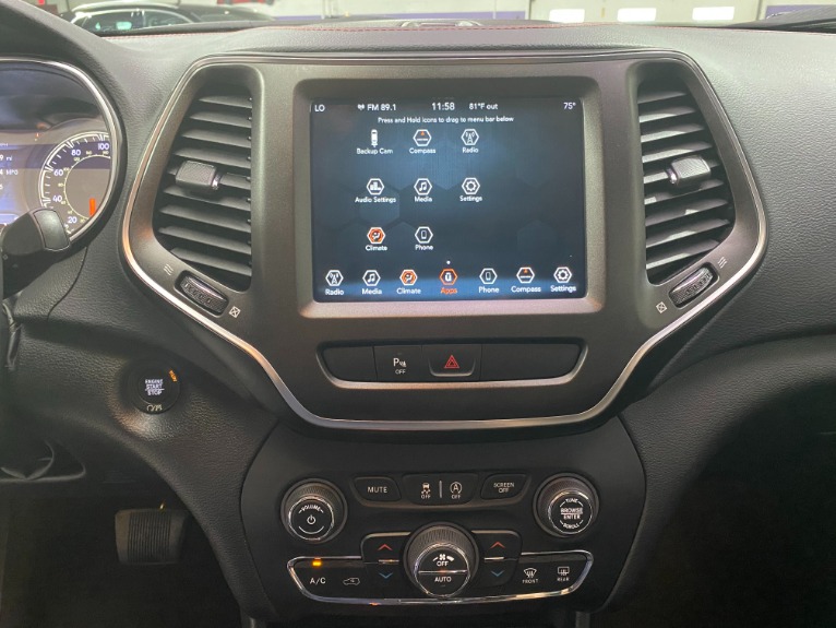 Used-2019-Jeep-Cherokee-Trailhawk-4X4
