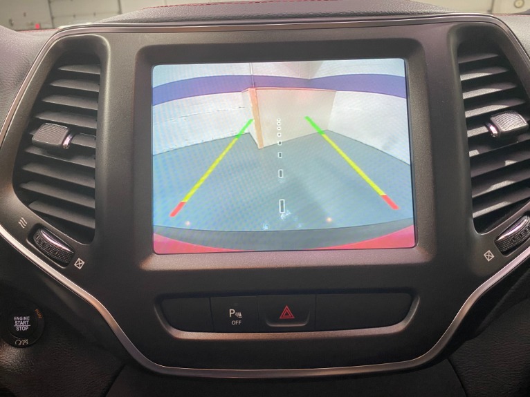 Used-2019-Jeep-Cherokee-Trailhawk-4X4