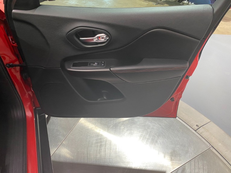 Used-2019-Jeep-Cherokee-Trailhawk-4X4