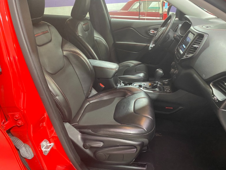 Used-2019-Jeep-Cherokee-Trailhawk-4X4