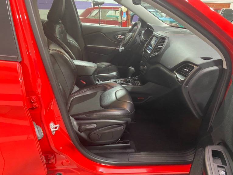 Used-2019-Jeep-Cherokee-Trailhawk-4X4