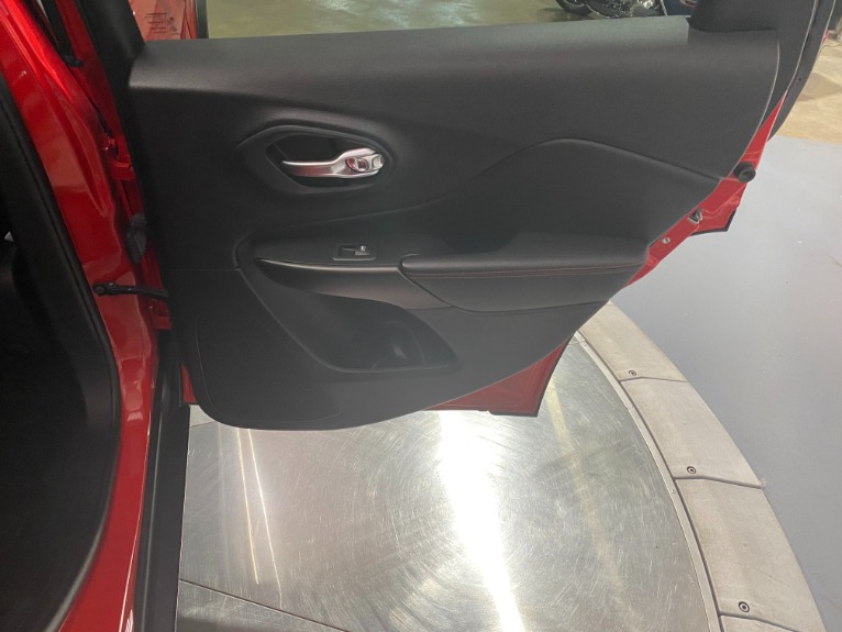 Used-2019-Jeep-Cherokee-Trailhawk-4X4