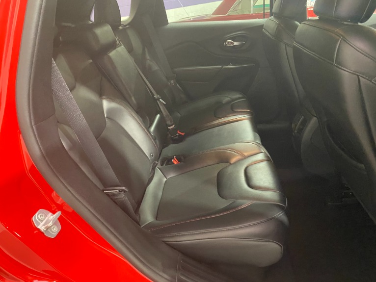 Used-2019-Jeep-Cherokee-Trailhawk-4X4