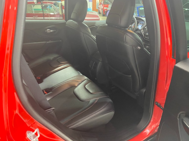 Used-2019-Jeep-Cherokee-Trailhawk-4X4