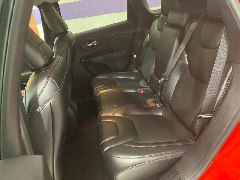 Used-2019-Jeep-Cherokee-Trailhawk-4X4