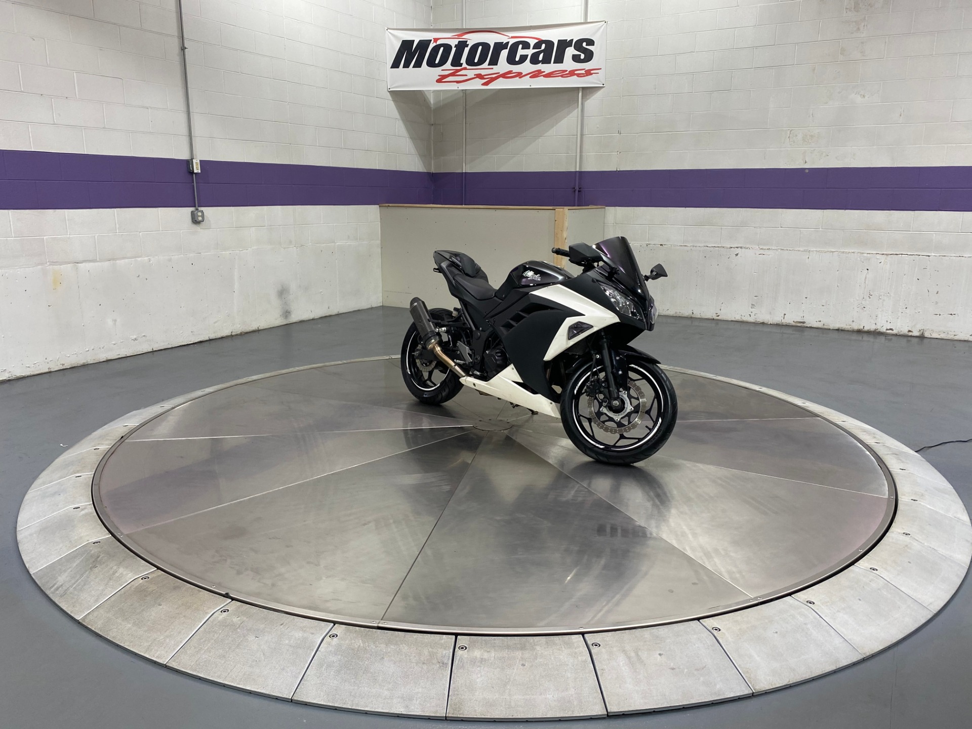 Used-2014-KAWASAKI-EX300-B-Ninja