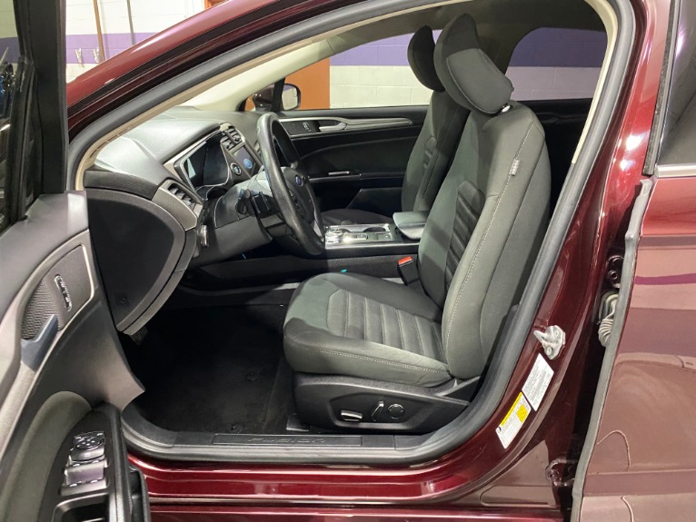 Used-2017-Ford-Fusion-SE-FWD