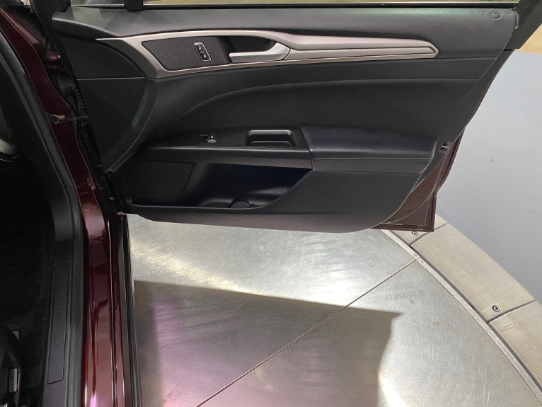 Used-2017-Ford-Fusion-SE-FWD