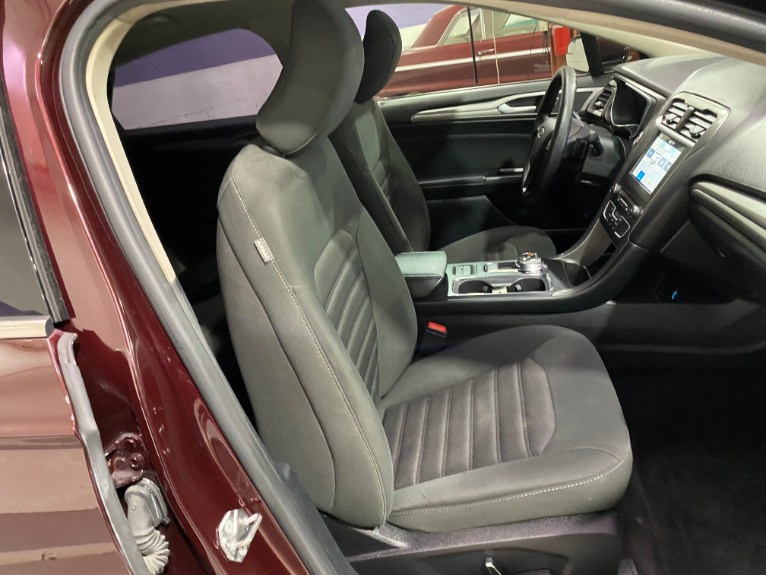 Used-2017-Ford-Fusion-SE-FWD