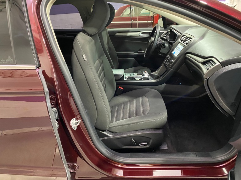 Used-2017-Ford-Fusion-SE-FWD