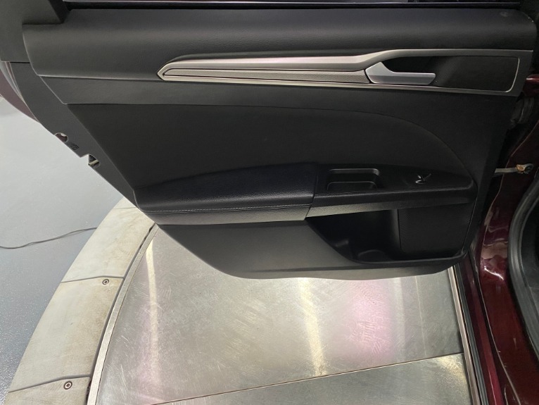 Used-2017-Ford-Fusion-SE-FWD