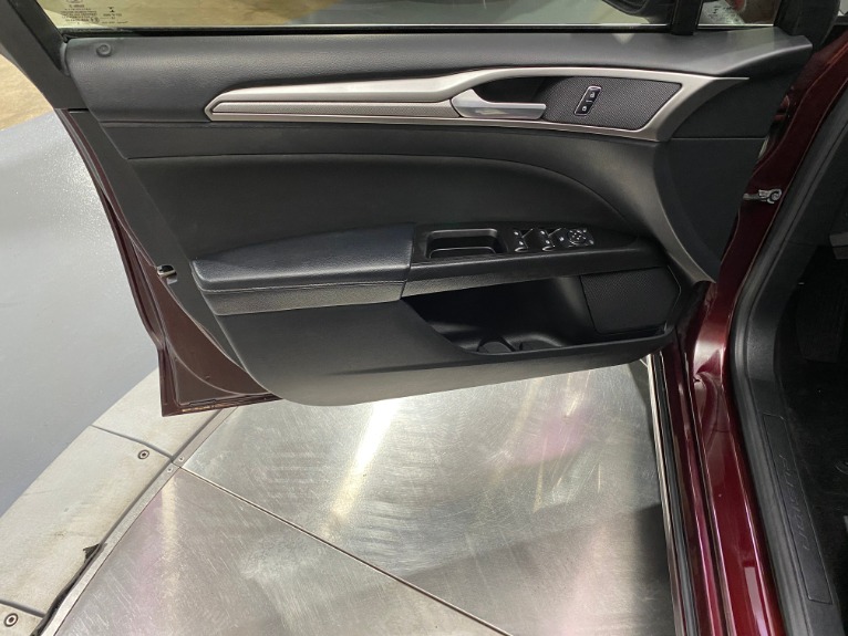 Used-2017-Ford-Fusion-SE-FWD