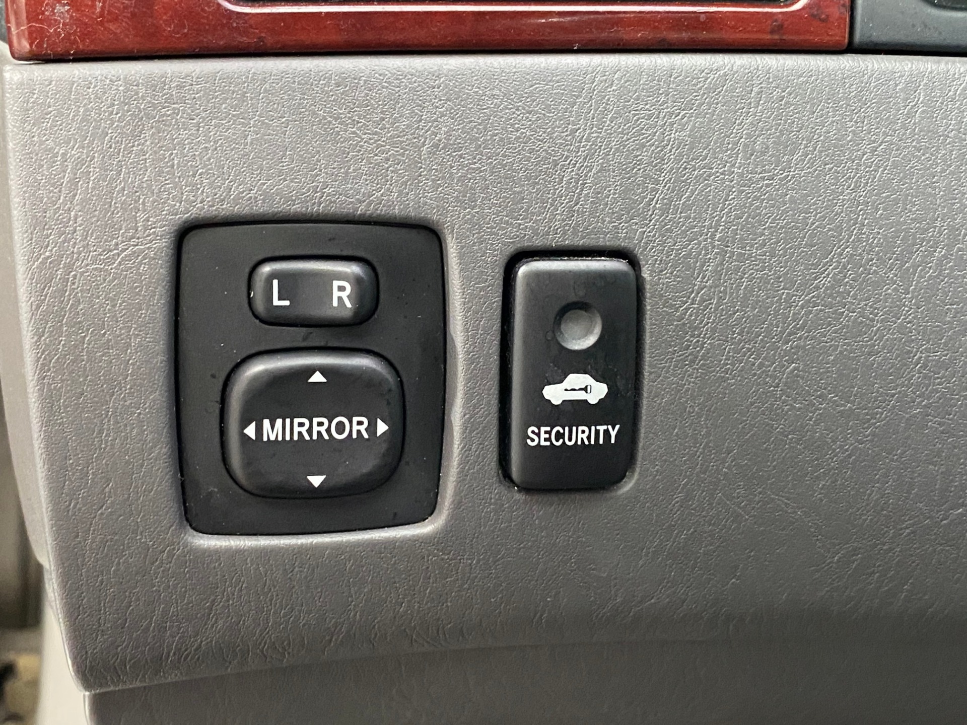 Used-2004-Toyota-Camry-Solara-SLE-FWD