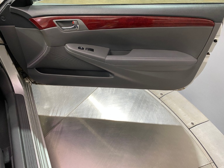 Used-2004-Toyota-Camry-Solara-SLE-FWD