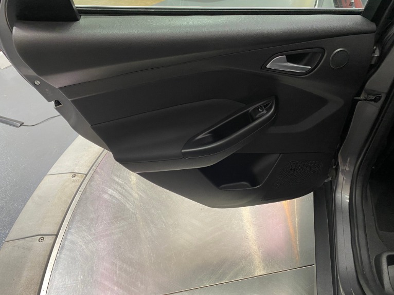Used-2012-Ford-Focus-Titanium-FWD
