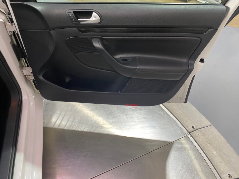 Used-2010-Volkswagen-Jetta-Wolfsburg-Edition-FWD