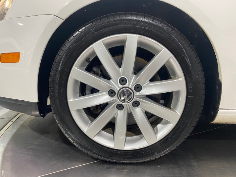 Used-2010-Volkswagen-Jetta-Wolfsburg-Edition-FWD