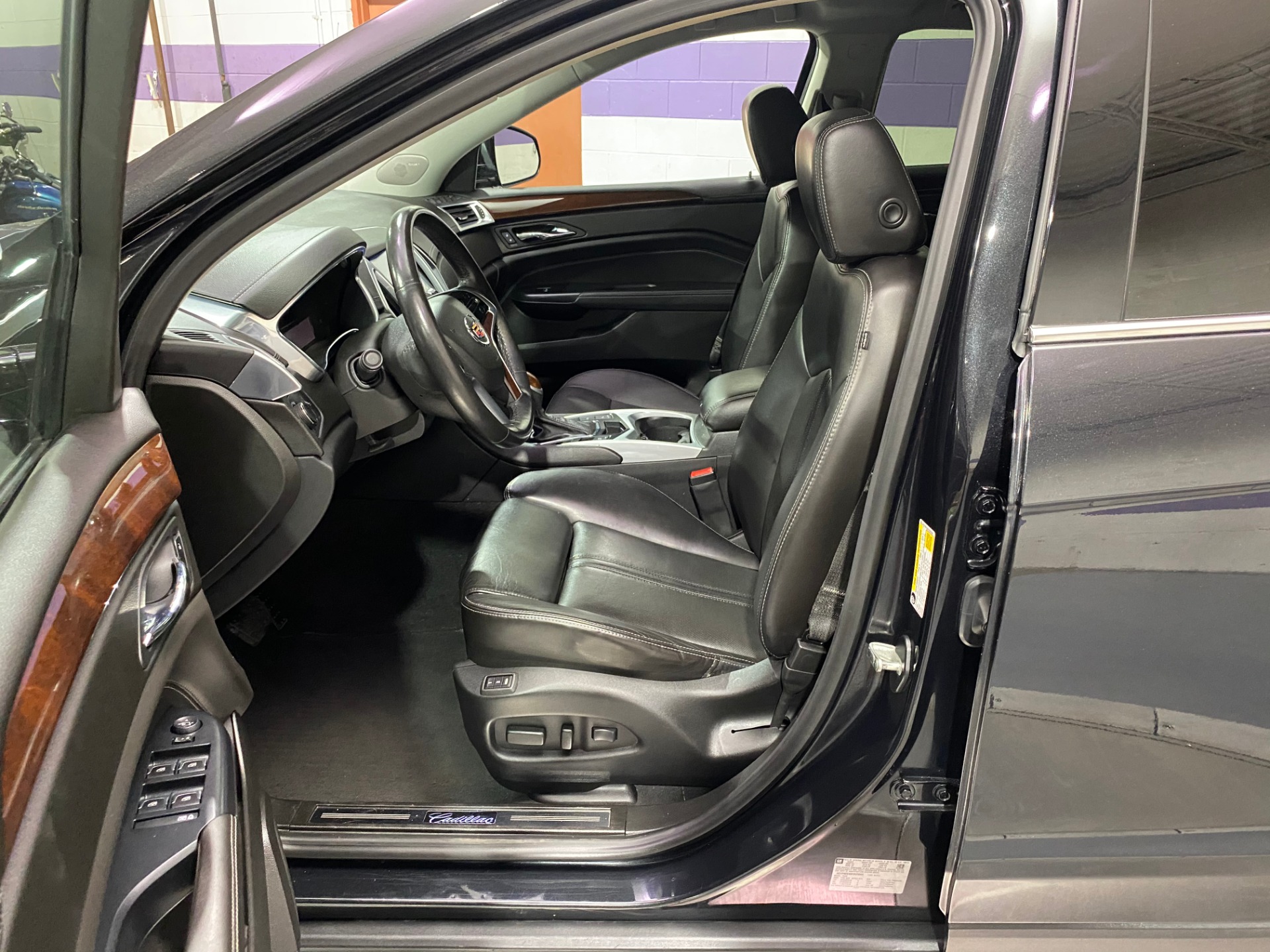 Used-2014-Cadillac-SRX-Luxury-Collection-AWD
