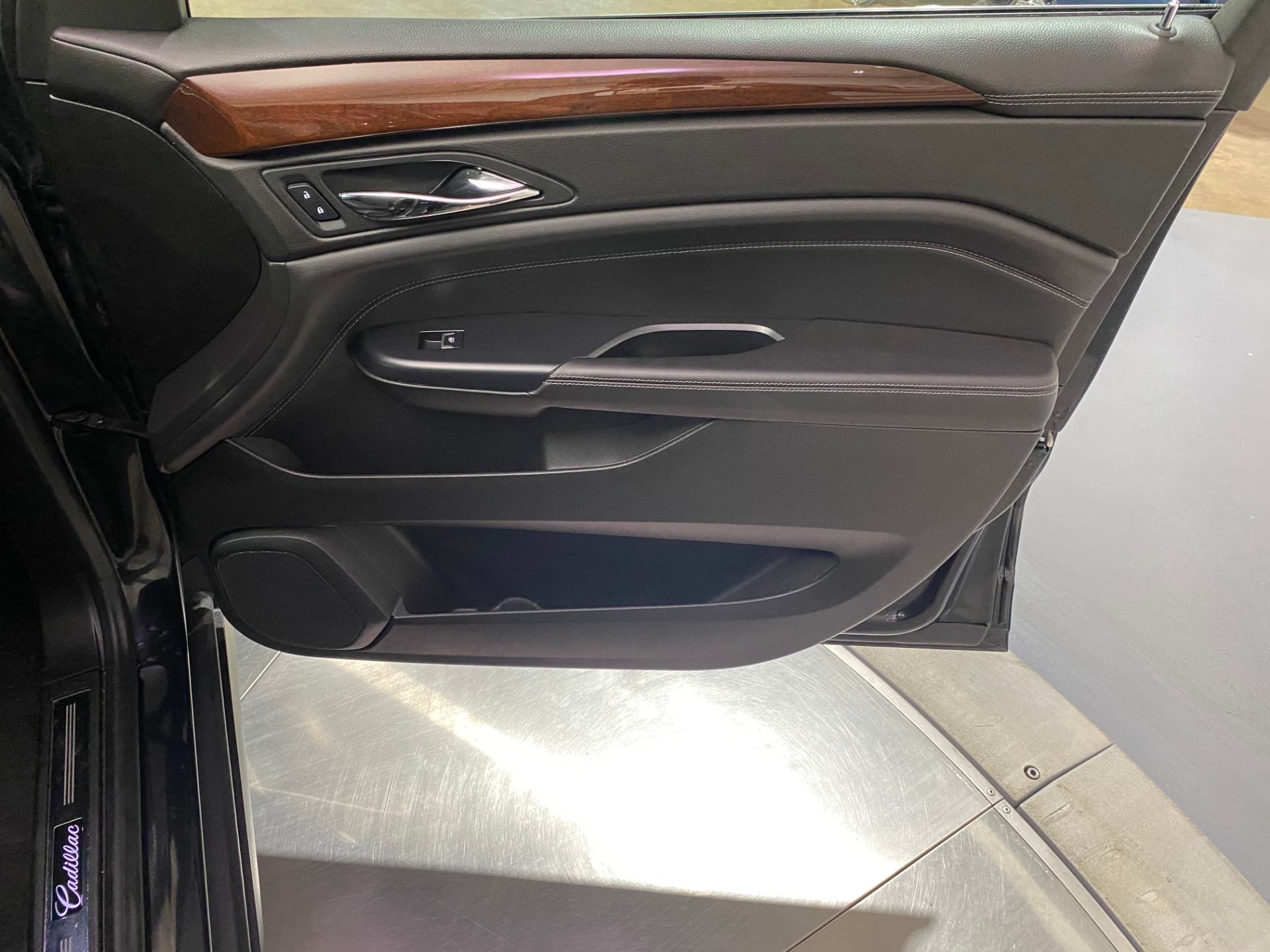 Used-2014-Cadillac-SRX-Luxury-Collection-AWD