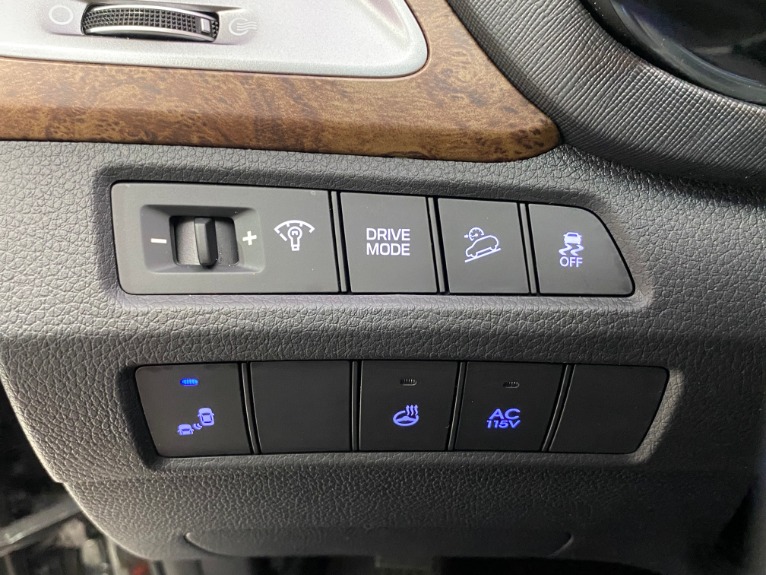 Used-2017-Hyundai-Santa-Fe-SE-Ultimate-FWD