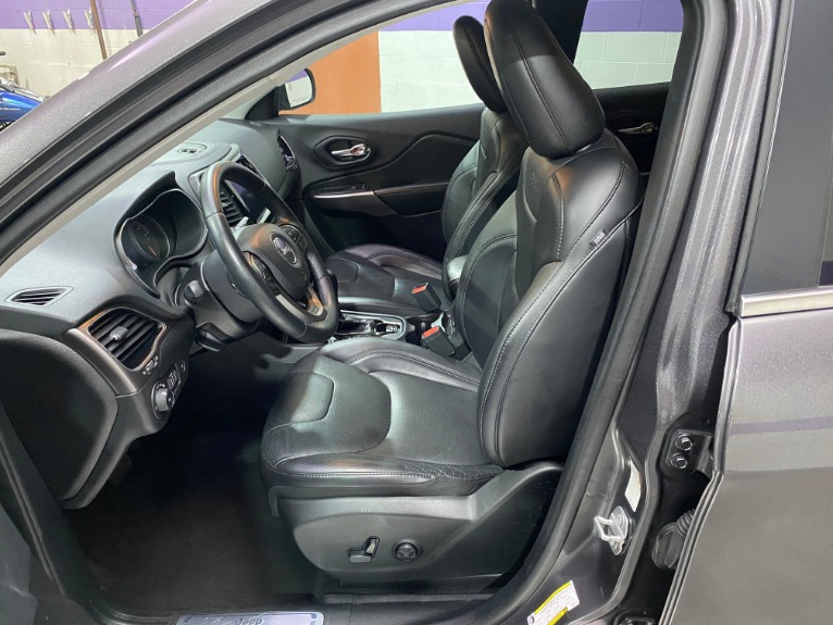 Used-2019-Jeep-Cherokee-Limited-FWD