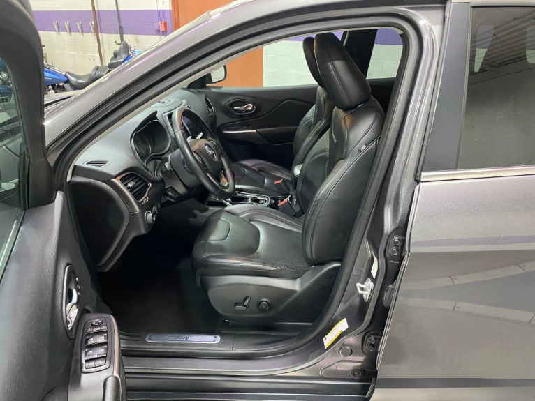 Used-2019-Jeep-Cherokee-Limited-FWD