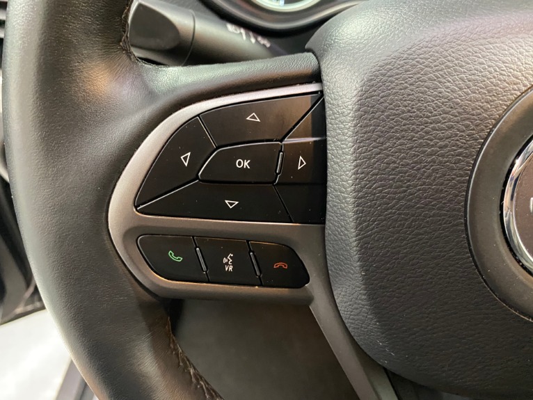 Used-2019-Jeep-Cherokee-Limited-FWD