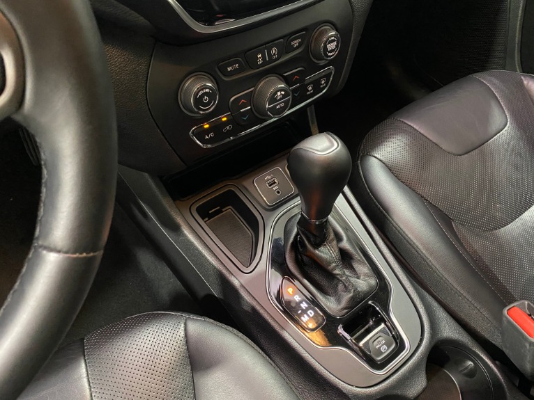 Used-2019-Jeep-Cherokee-Limited-FWD