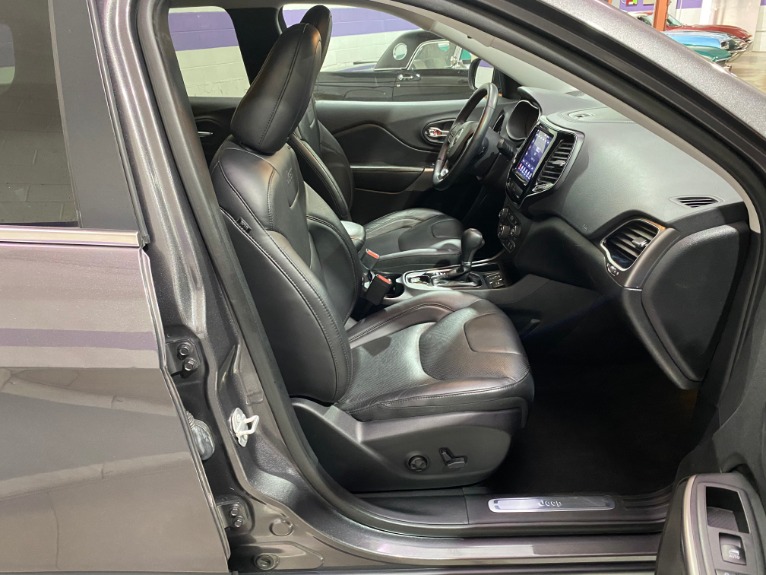 Used-2019-Jeep-Cherokee-Limited-FWD